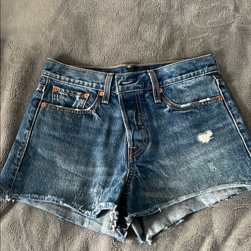 Levi’s denim shorts size 28